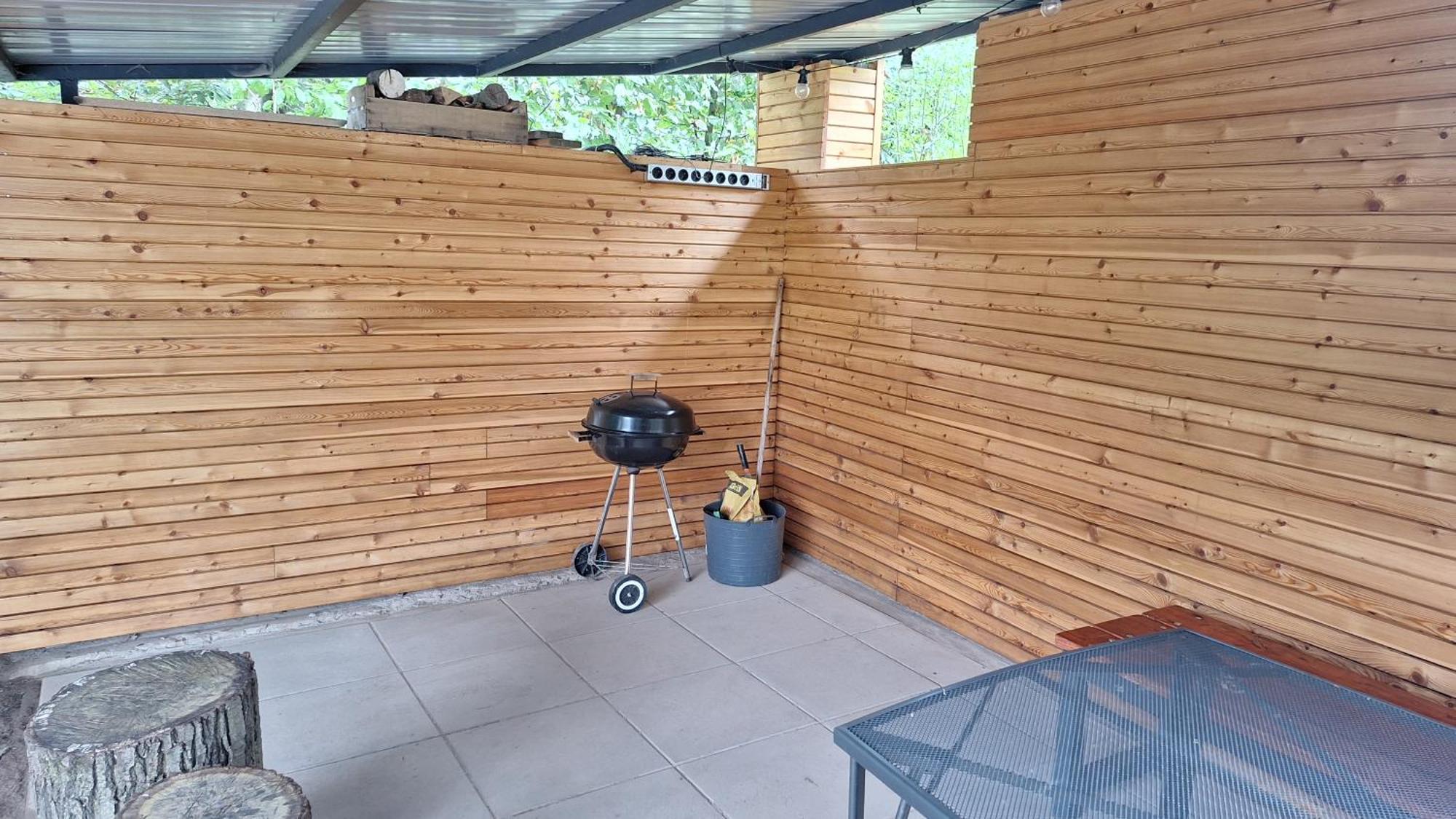 Bungalov Na Brehu Labe S Vlastnim Molem Pardubice Exterior photo